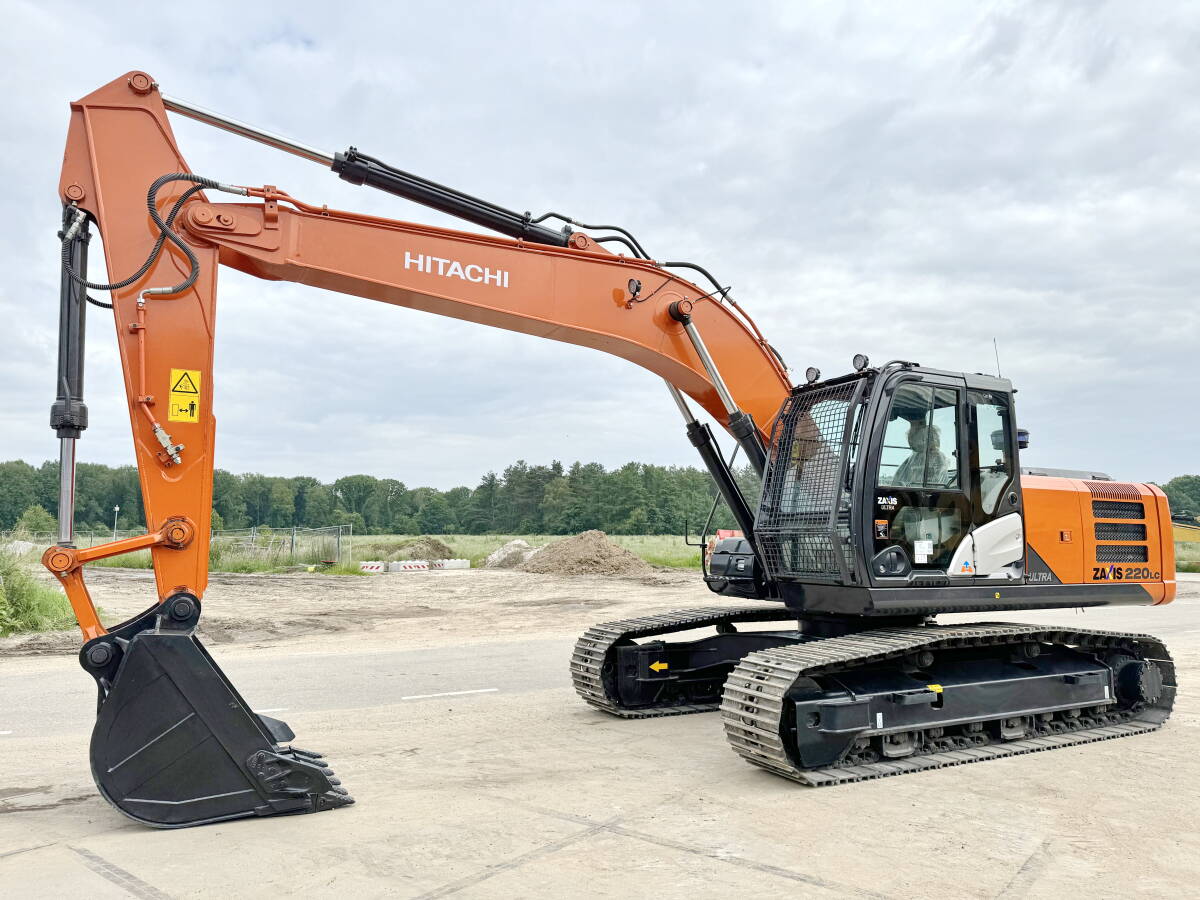 Hitachi ZX220LC-5G / Ultra 2024 Edition – Globalworkstuff